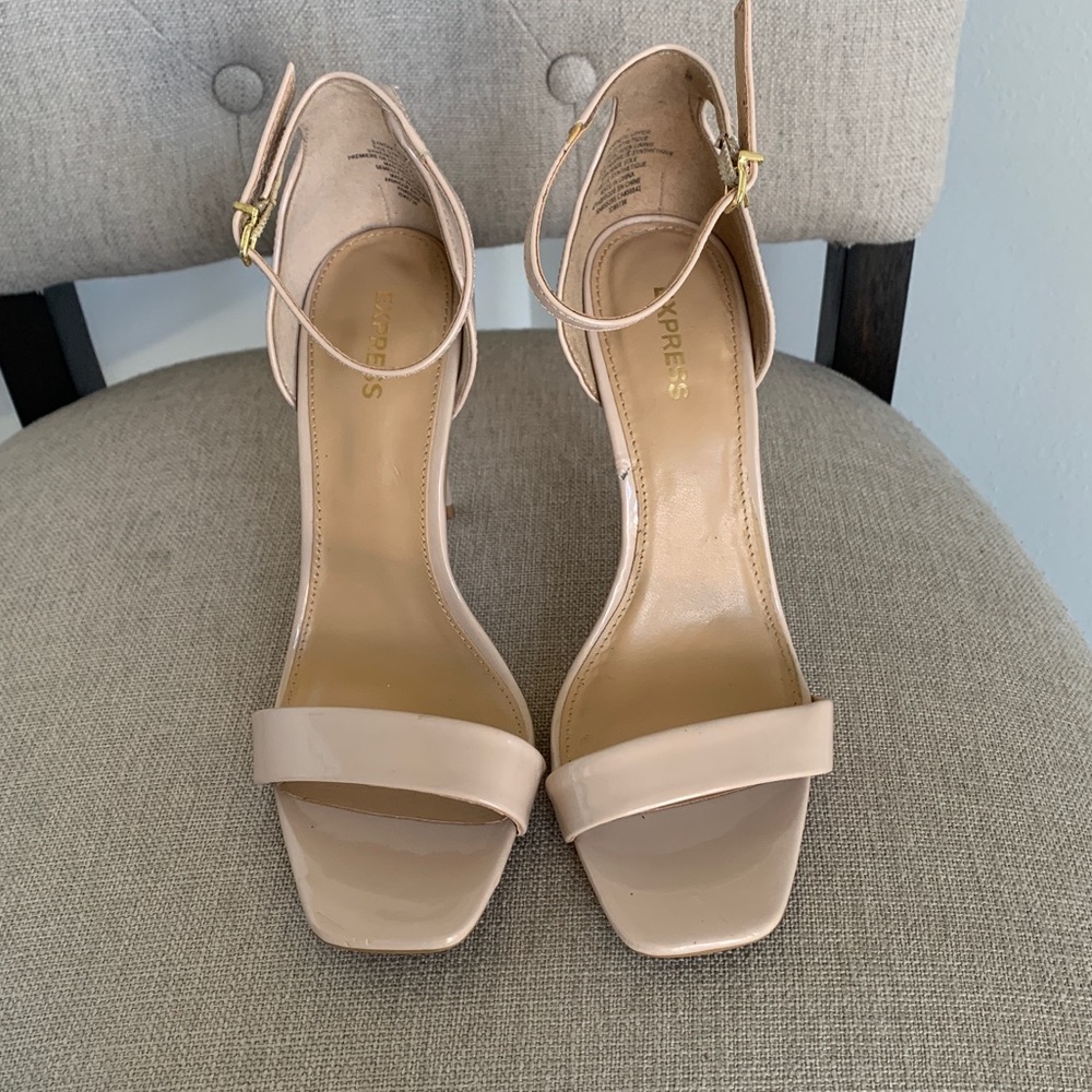 Express nude open toe sandal pumps size 7